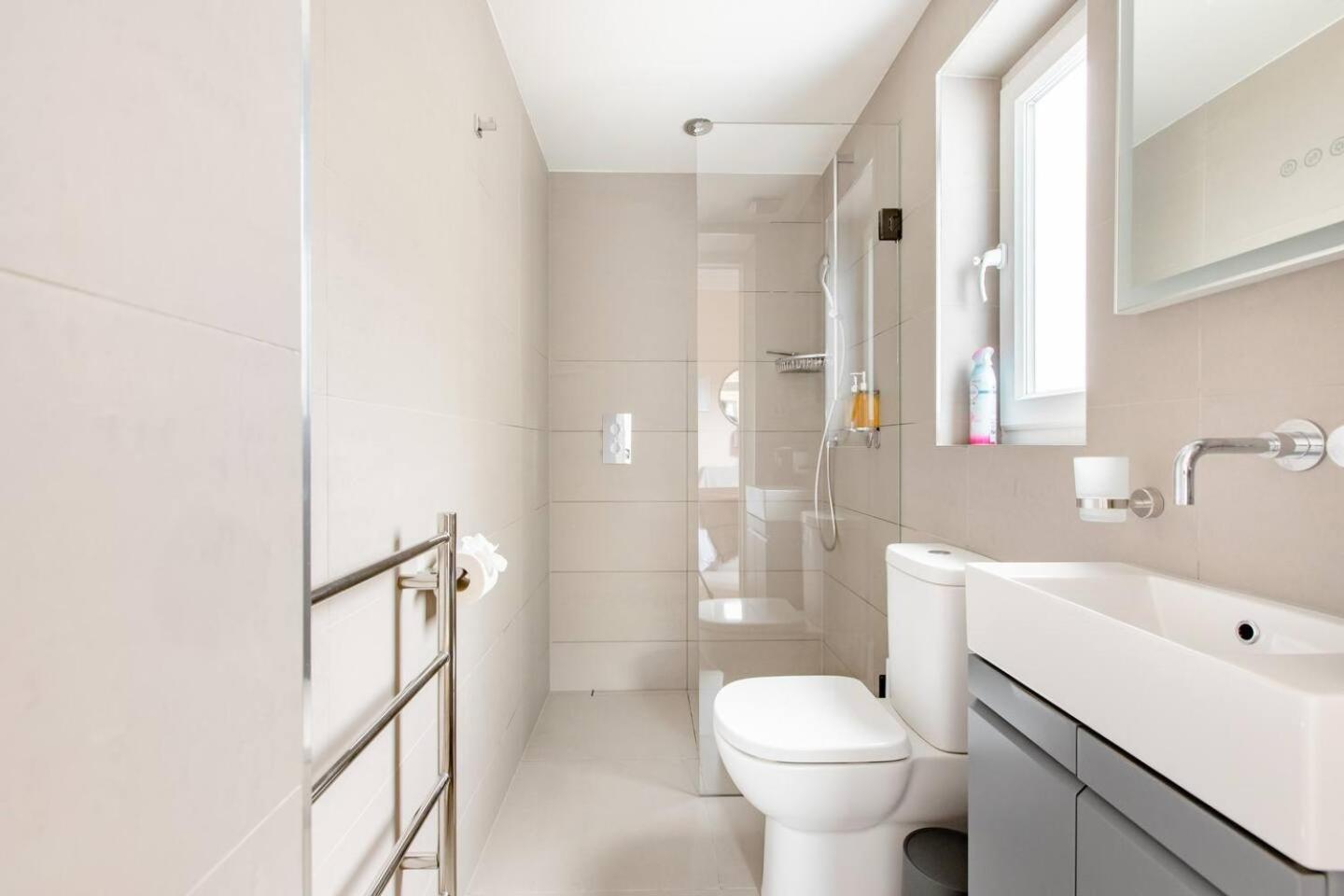 Luxury King-Bed Ensuite With Quiet Private Patio London Eksteriør billede