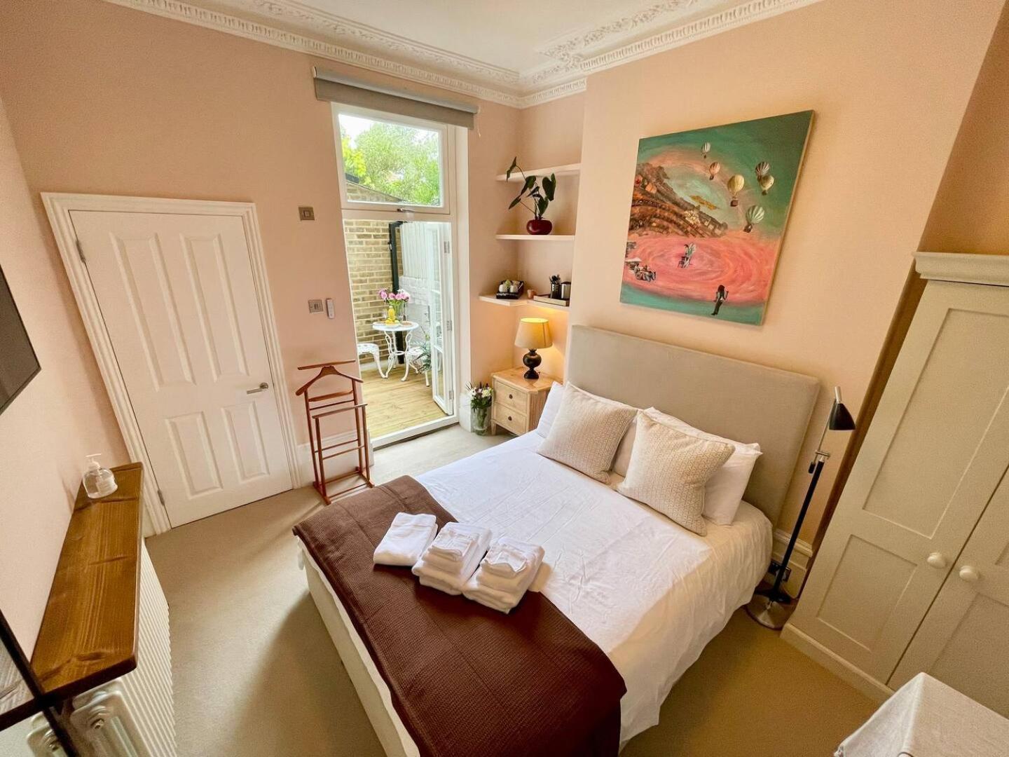 Luxury King-Bed Ensuite With Quiet Private Patio London Eksteriør billede