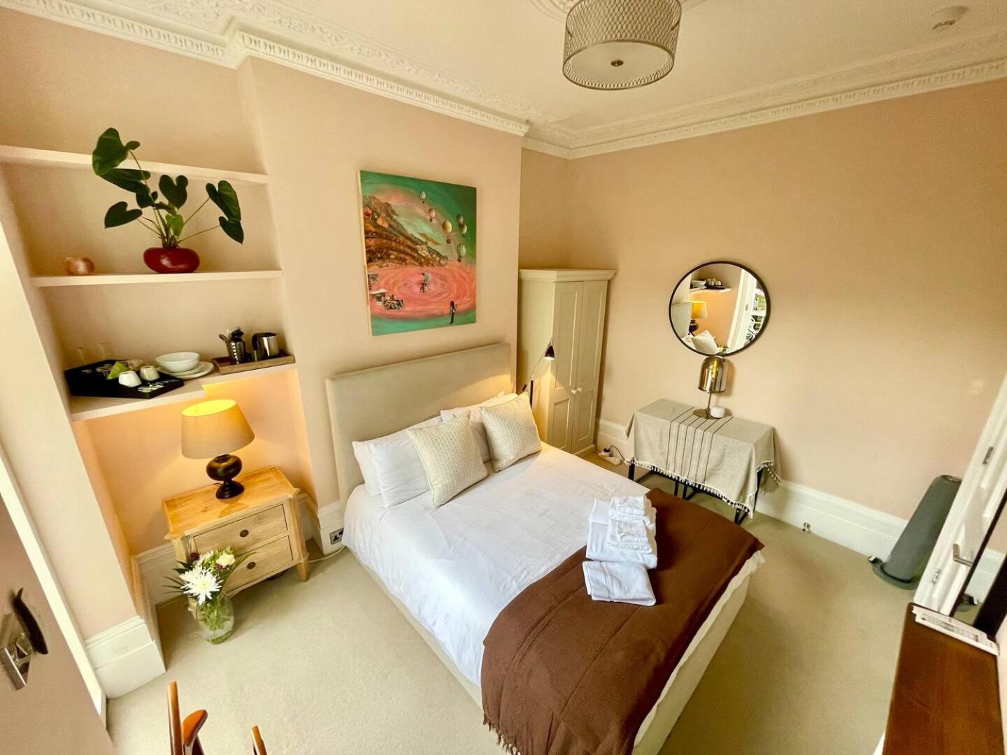 Luxury King-Bed Ensuite With Quiet Private Patio London Eksteriør billede