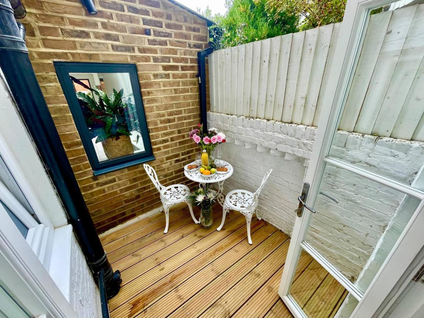 Luxury King-Bed Ensuite With Quiet Private Patio London Eksteriør billede