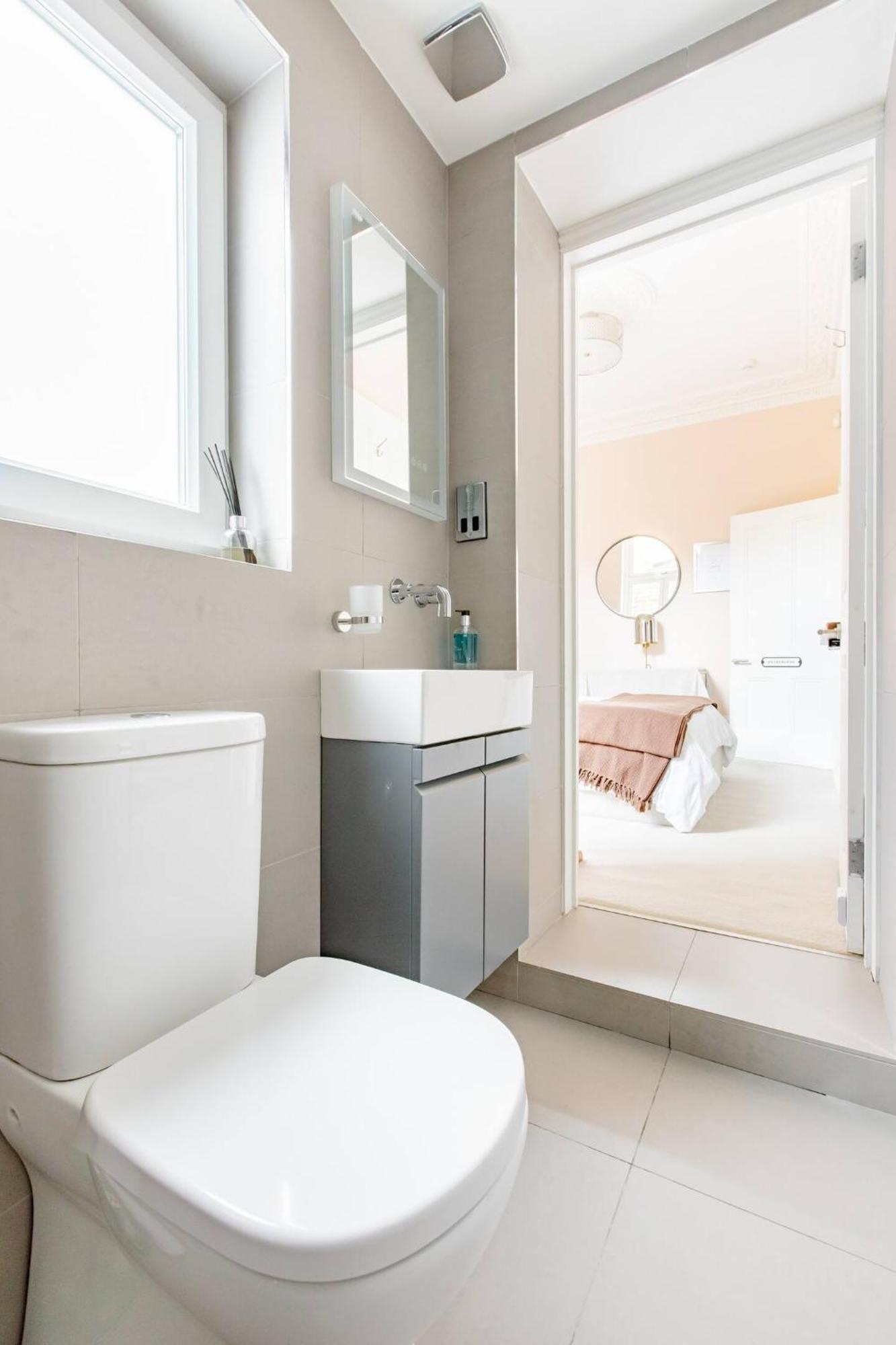 Luxury King-Bed Ensuite With Quiet Private Patio London Eksteriør billede
