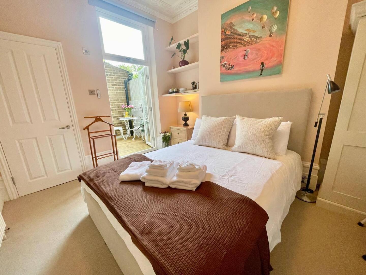 Luxury King-Bed Ensuite With Quiet Private Patio London Eksteriør billede