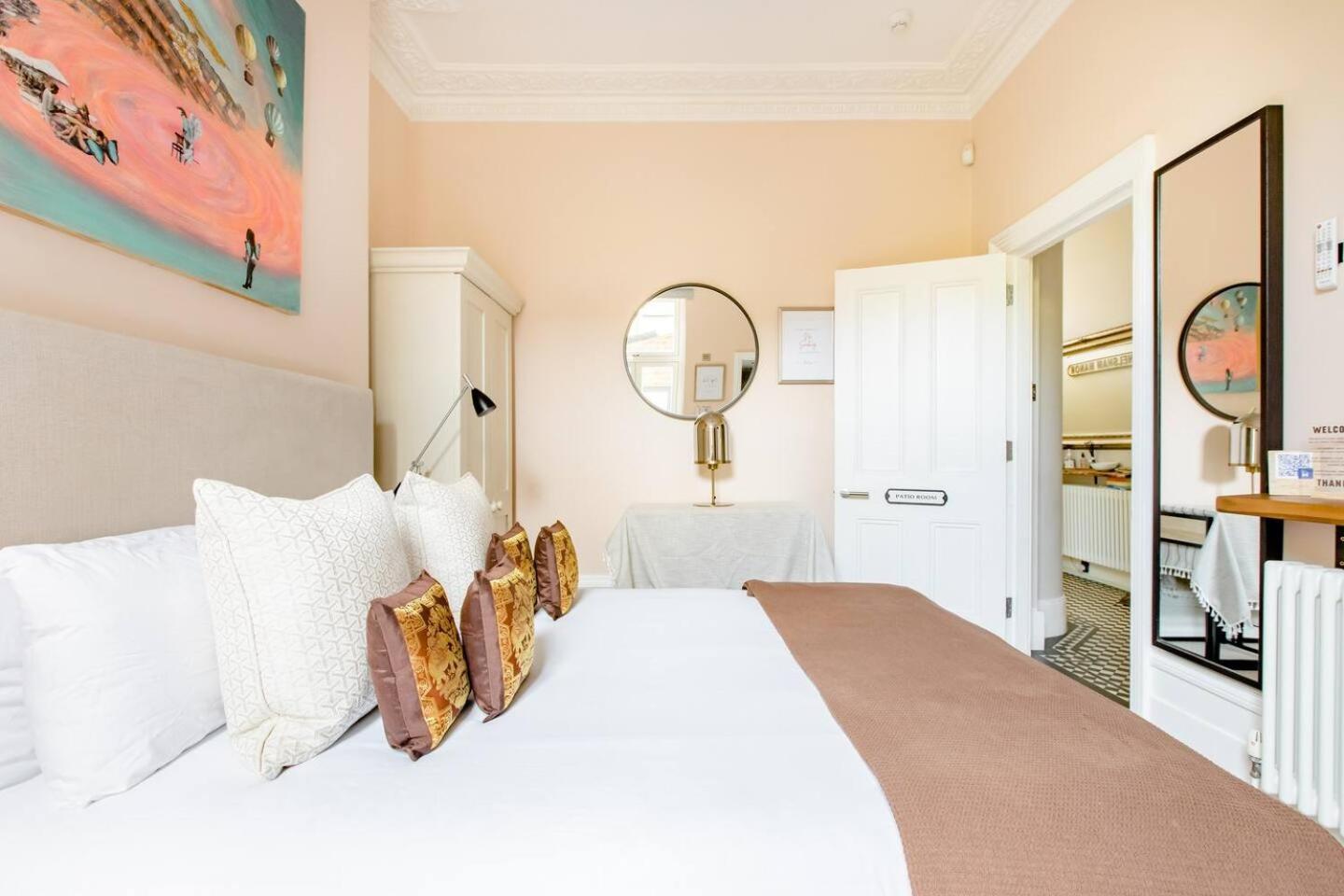 Luxury King-Bed Ensuite With Quiet Private Patio London Eksteriør billede