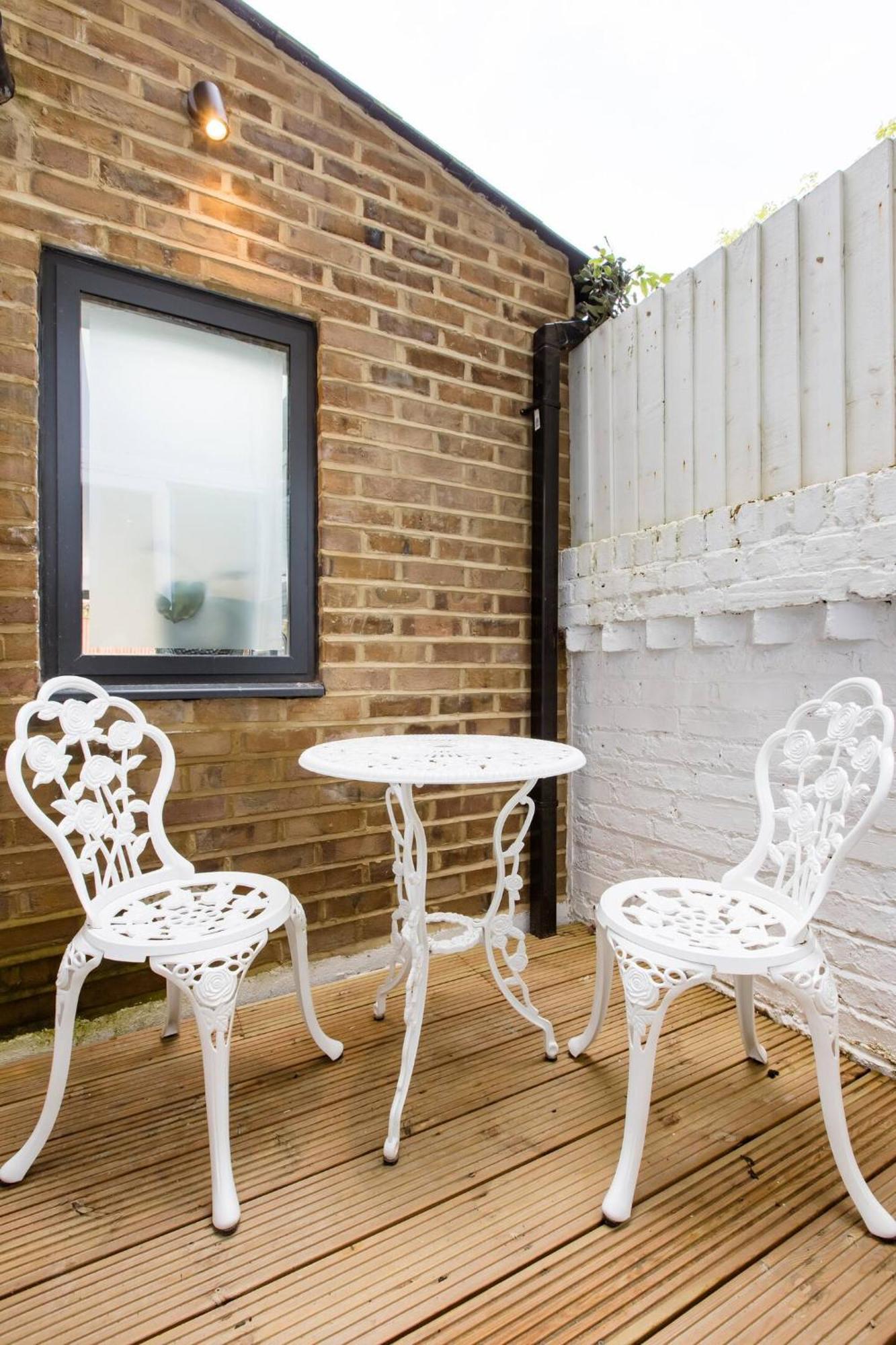 Luxury King-Bed Ensuite With Quiet Private Patio London Eksteriør billede